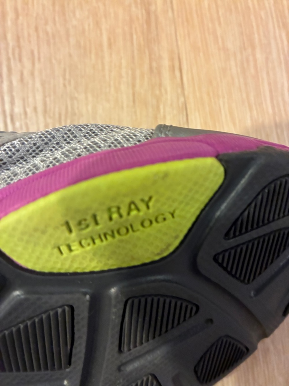 Women’s Vionic Gray Athletic Sneakers 1st Ray Technology Purple Accents Size 7. - Picture 10 of 11